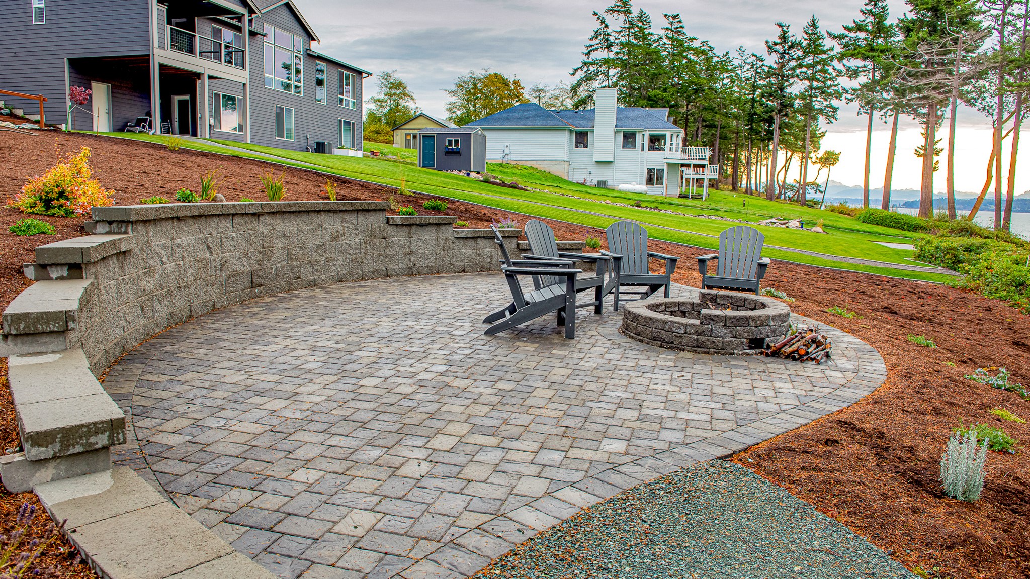Paver patio with fire pit